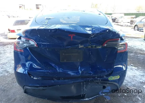 2024 Tesla Model Y Rwd z USA, uszkodzony, nr VIN 7SAYGDED4RF046479